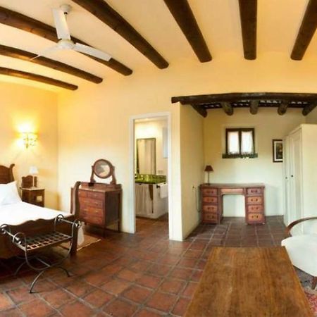 Hostal La Riera Torroella De Montgri Bagian luar foto