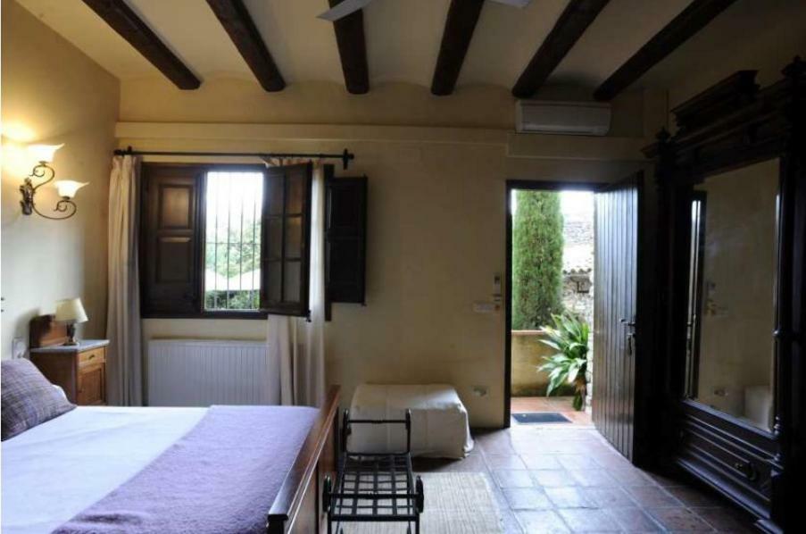 Hostal La Riera Torroella De Montgri Bagian luar foto