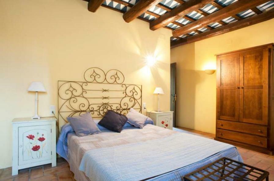 Hostal La Riera Torroella De Montgri Bagian luar foto